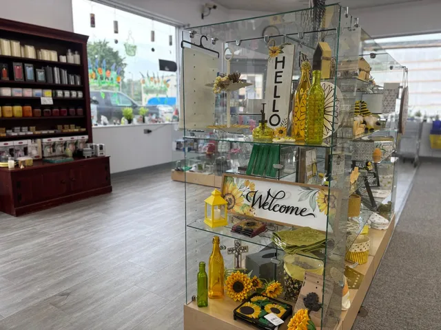 Sunflower-themed welcome display with candles, lanterns and glassware